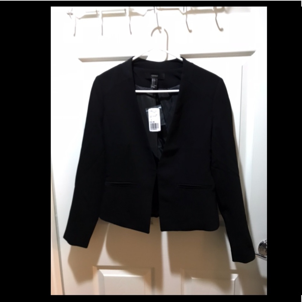 Forever 21 crop blazer. NWT
